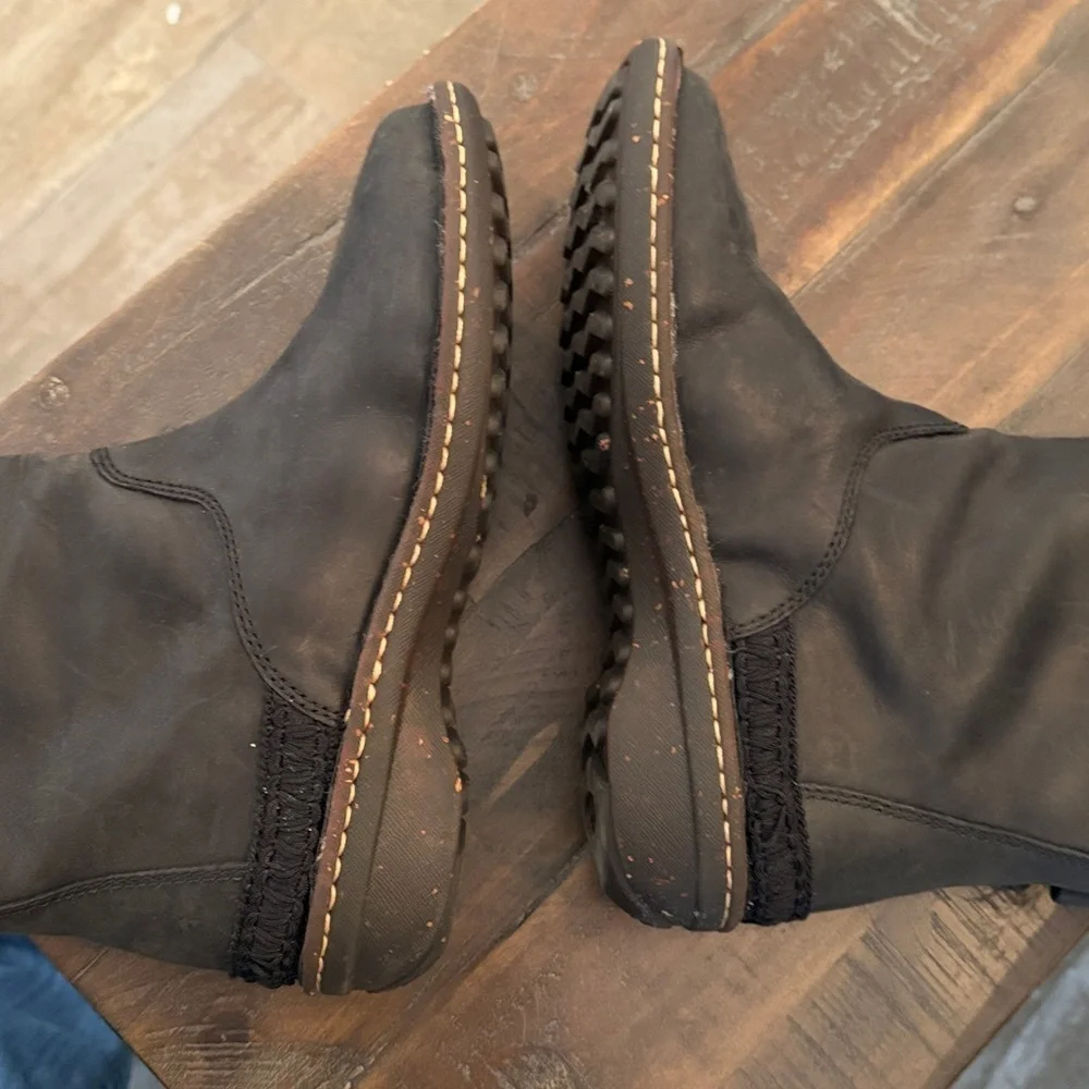 UGG Mid-Calf Dark Gray/Black Leather Sheepskin Kona Boots